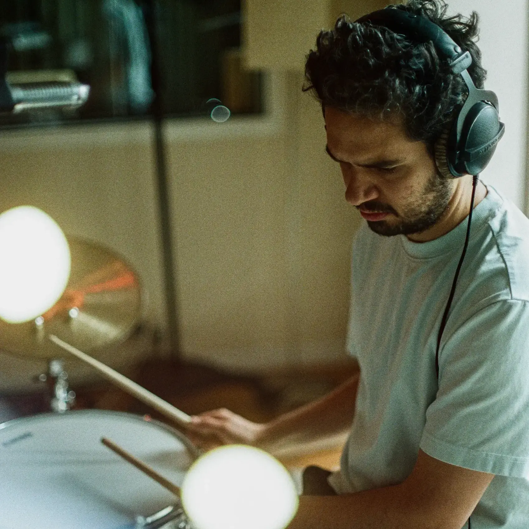 Mika Hary deux faces